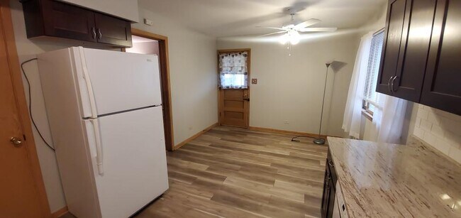 Building Photo - 3 bedroom in Chicago ID 60646