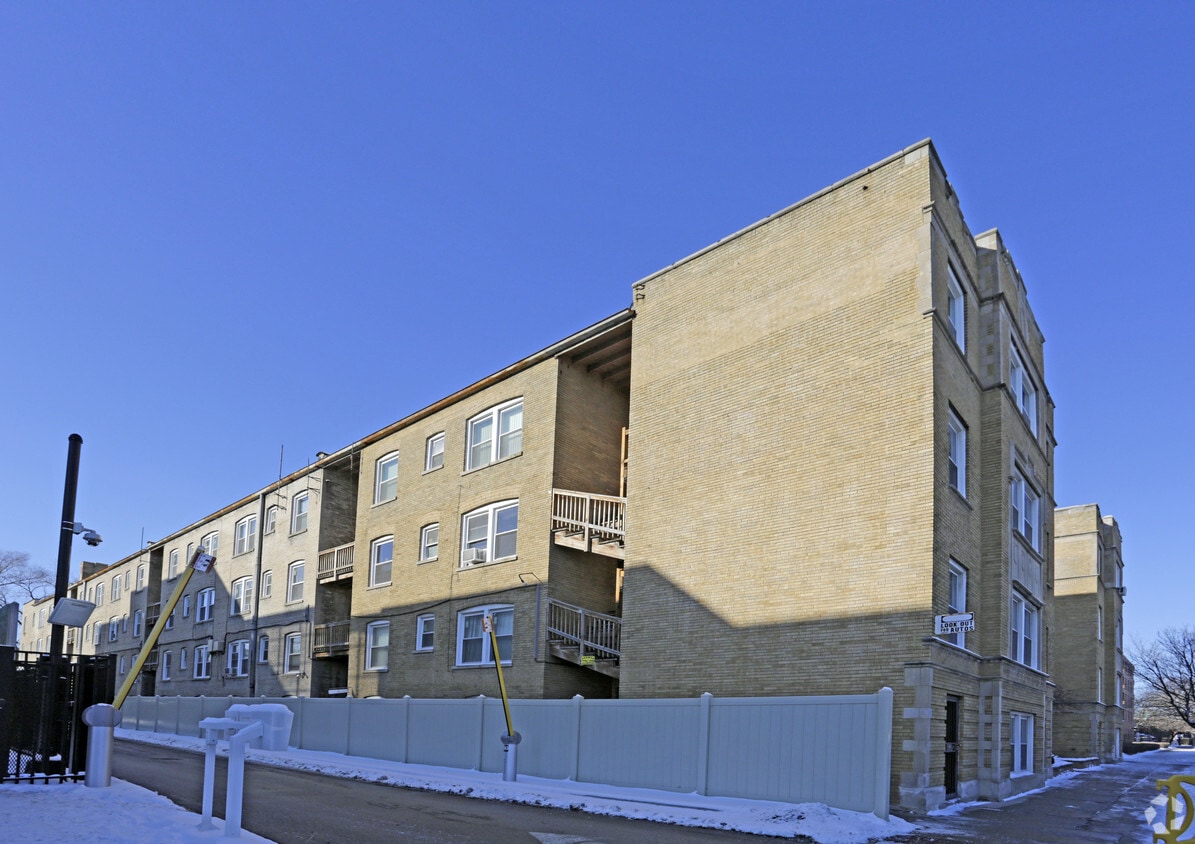 Building Photo - Wooded Isle Apartments