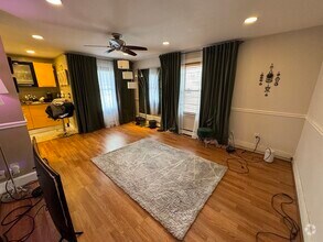 Building Photo - 18 Plimpton Ave