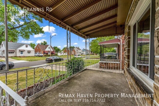 Foto del edificio - 12818 Grannis, Garfield Heights - Stunning...