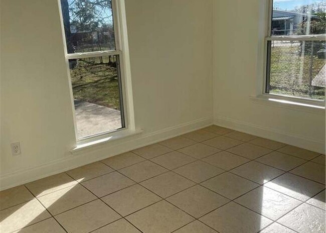 Foto del edificio - 4321 Joycelyn Dr