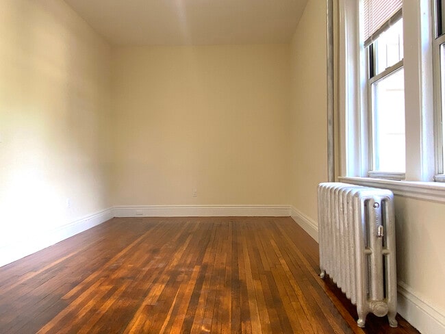 Building Photo - 27 Park Dr