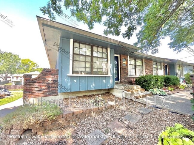 Building Photo - 1711 SW Skyline Dr