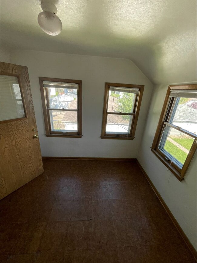 Building Photo - 3257 N Bremen St