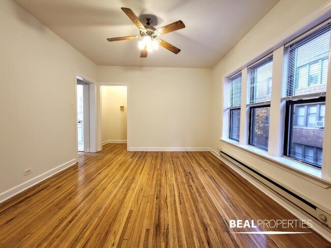 Building Photo - 1 bedroom in CHICAGO IL 60613