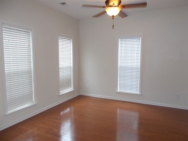 Foto del edificio - 225 Mott Rd