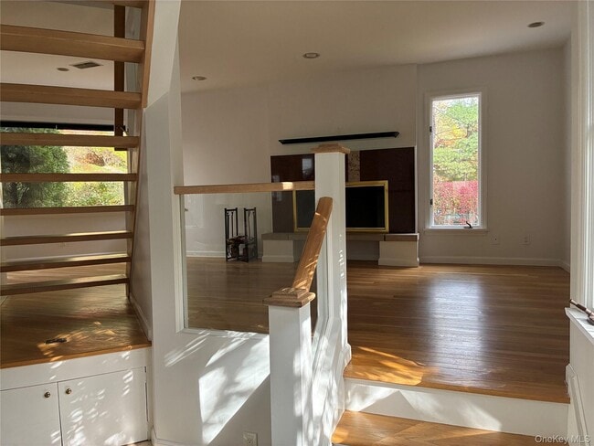 Building Photo - 7 Valley View Rd