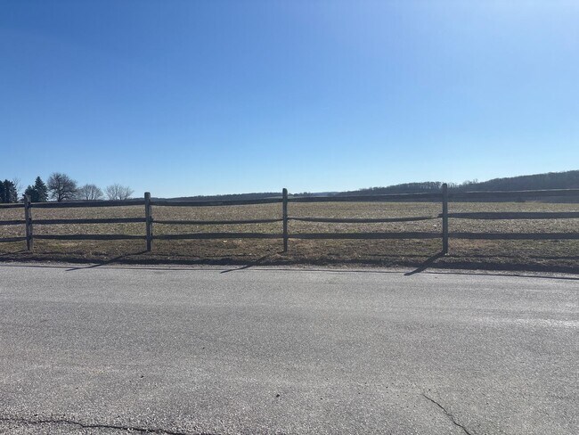 Foto del edificio - 3 Bedroom 1 Bath Loganville Dallastown SD