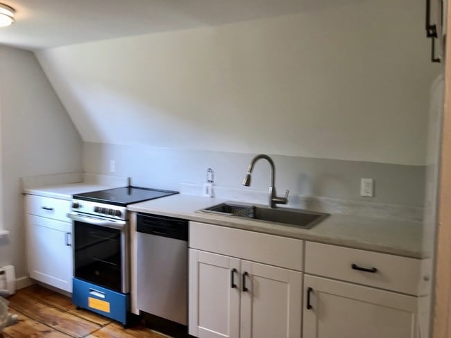 KITCHEN - 46 Hopkins Ln