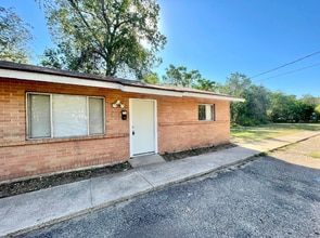 Building Photo - 1120 Elm Ave