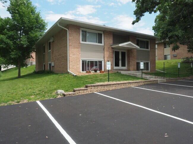 Building Photo - 2142 Belmont Ln