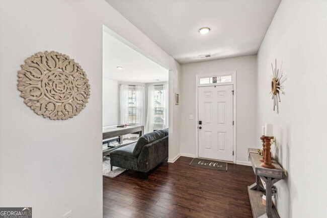 Building Photo - 5545 Mirror Lake Dr