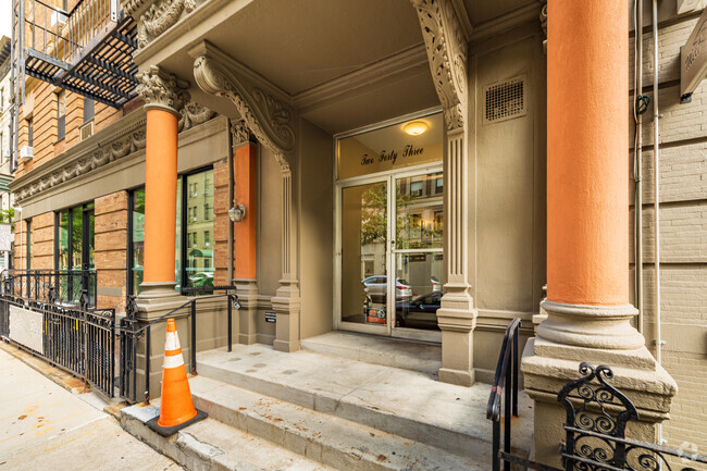 Building Photo - 2621-2623 Broadway