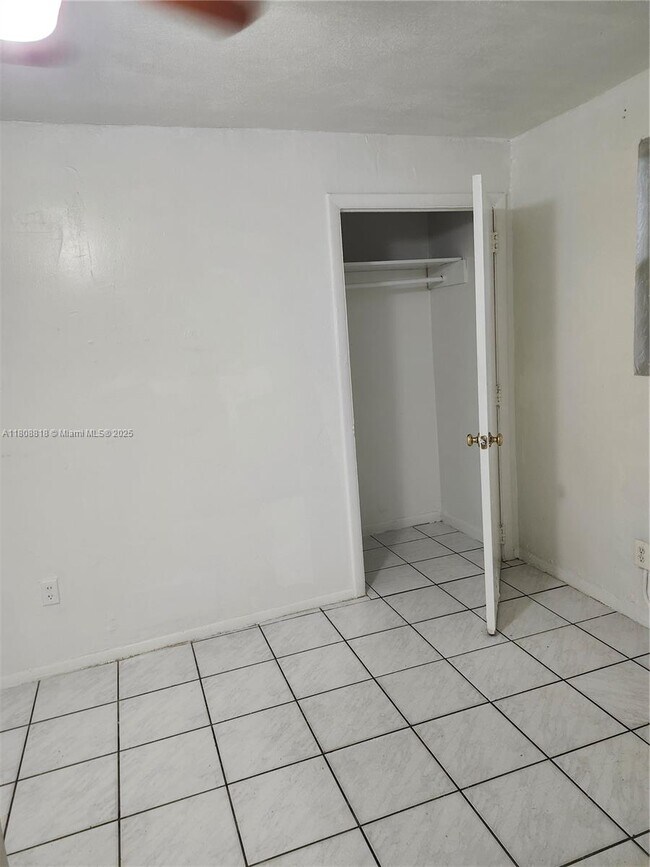 Building Photo - 551 NE 139th St