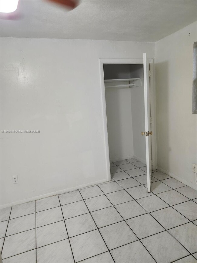 Foto del edificio - 551 NE 139th St