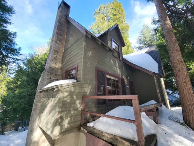 Building Photo - 865 Bear Springs Rd