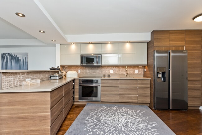 Foto del edificio - 300 N State St