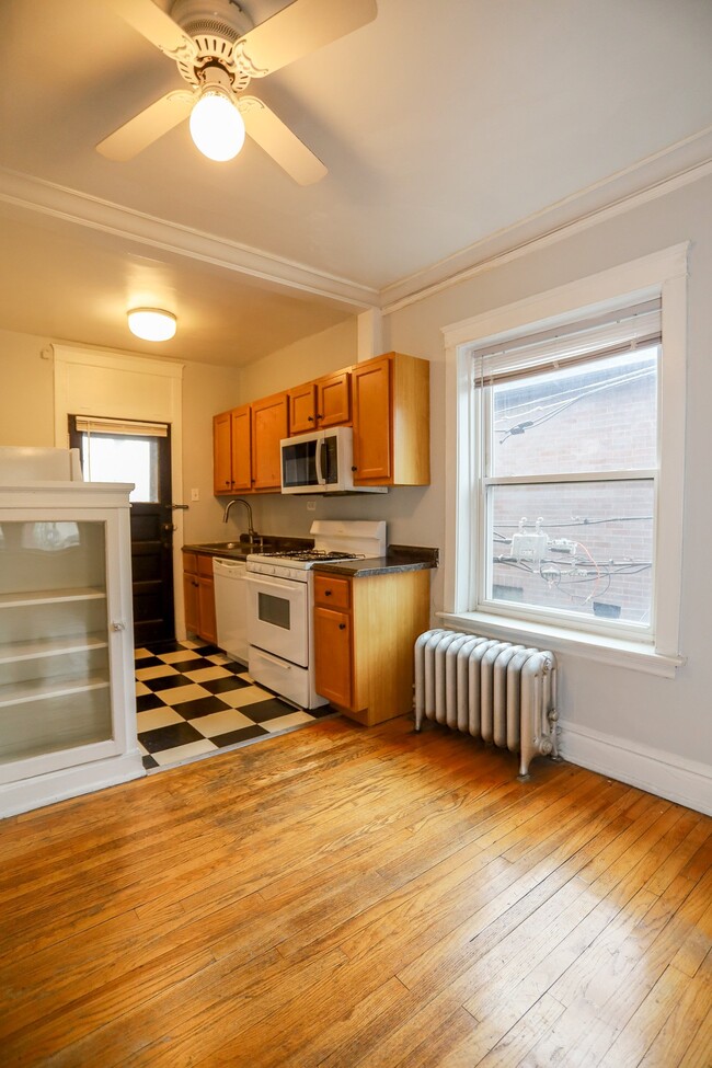 Building Photo - 3953 N Hoyne Ave