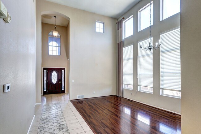 Foto del edificio - Beautiful 2-story Home in Dunes Park Henderson, CO!