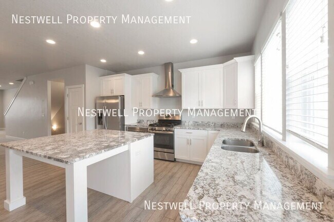 Foto del edificio - 2186 Crestview Dr