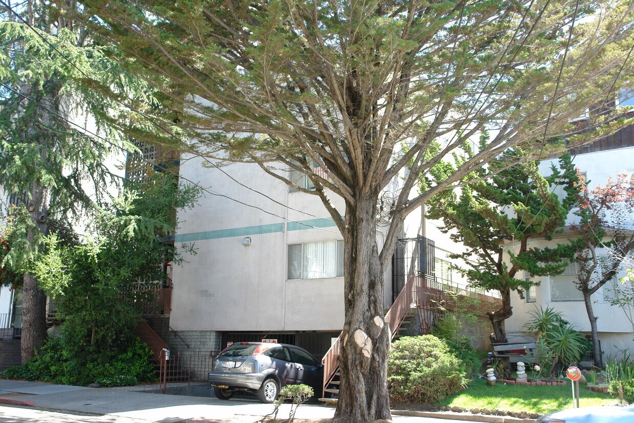 Building Photo - 2529 Benvenue Ave