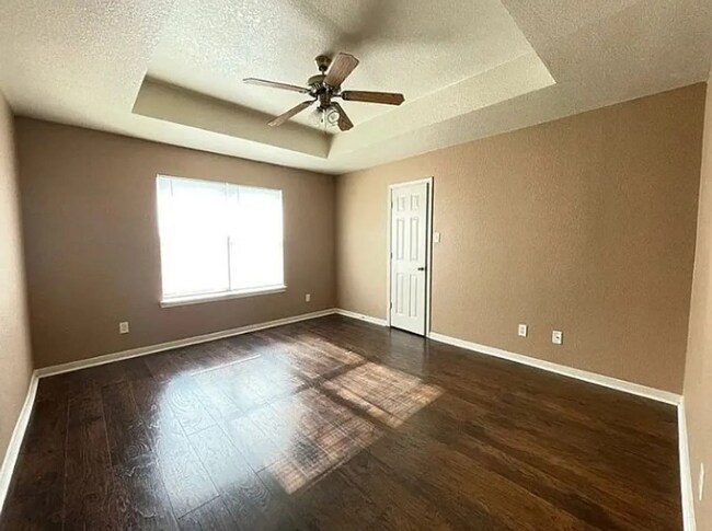 Building Photo - 3600 Dustin Ct
