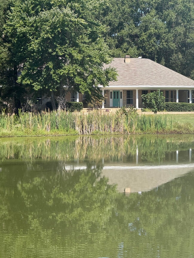 Building Photo - 19 Turtle Pond N