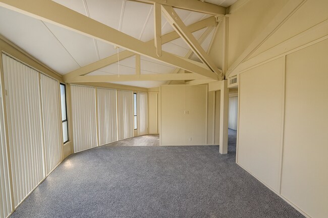 Foto del edificio - Charming 2-Bed, 2-Bath Treehouse in Haines City- Cozy 800 Sq. Ft. Haven!