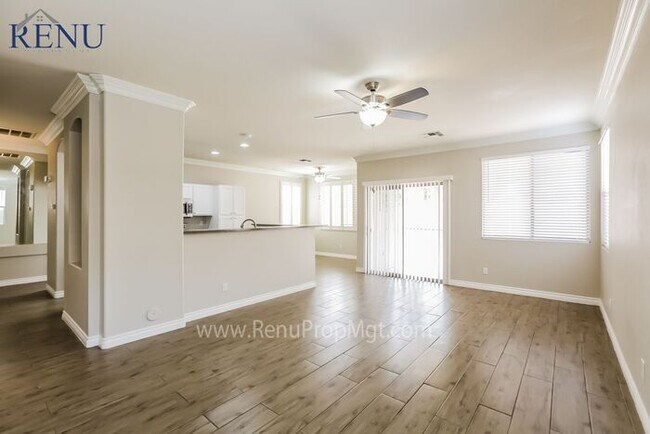 Building Photo - Available Now! Single Story 3 Bed, 2 Bath ...