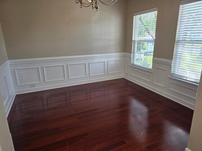 Building Photo - 633 Menlo Park Ln