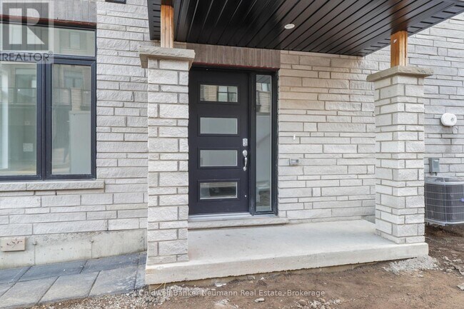 Building Photo - 155 Equestrian Way