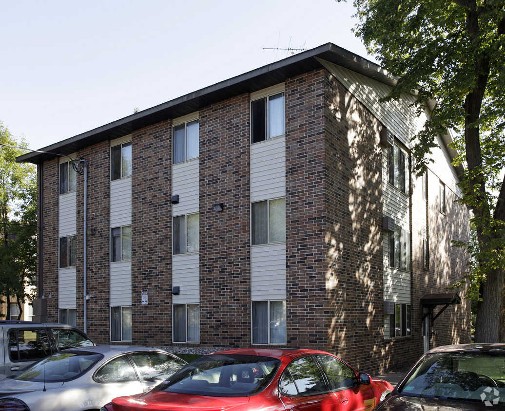 Building Photo - Campus Plaza Student Apartments