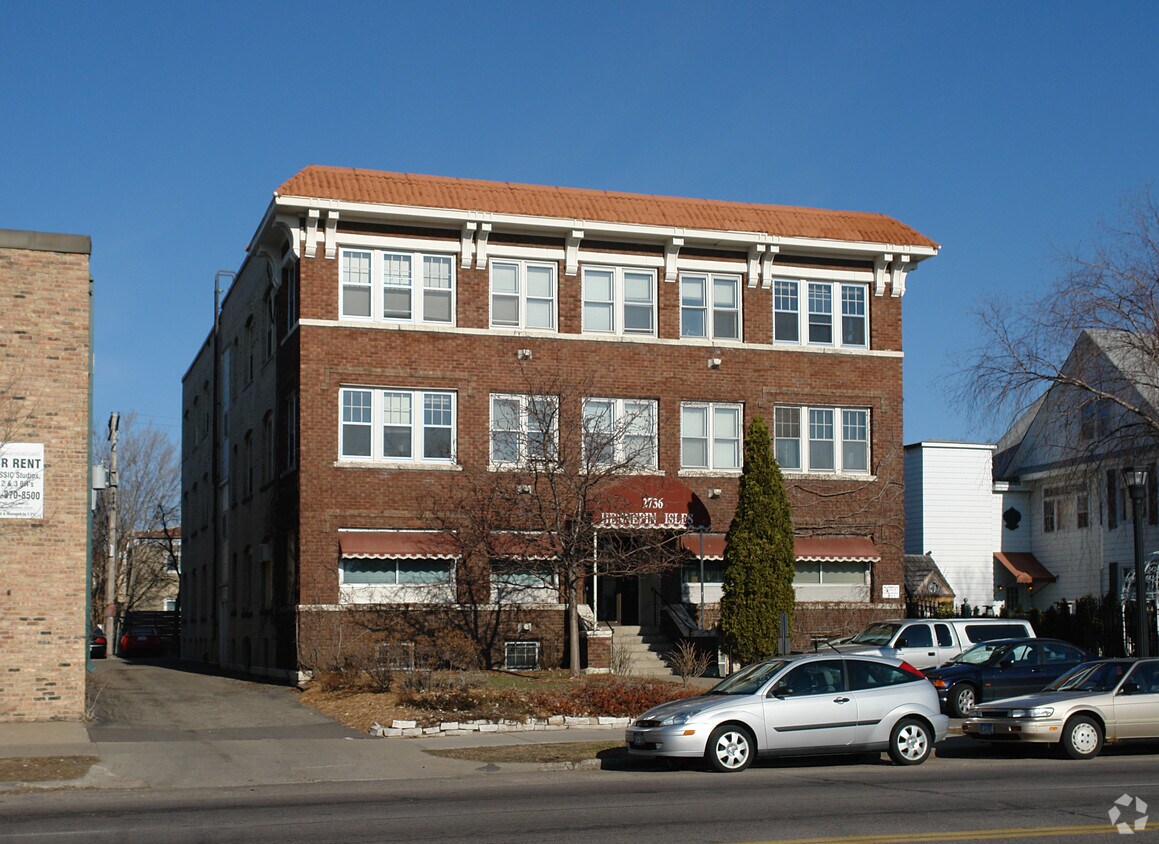 Building Photo - Hennepin Isles