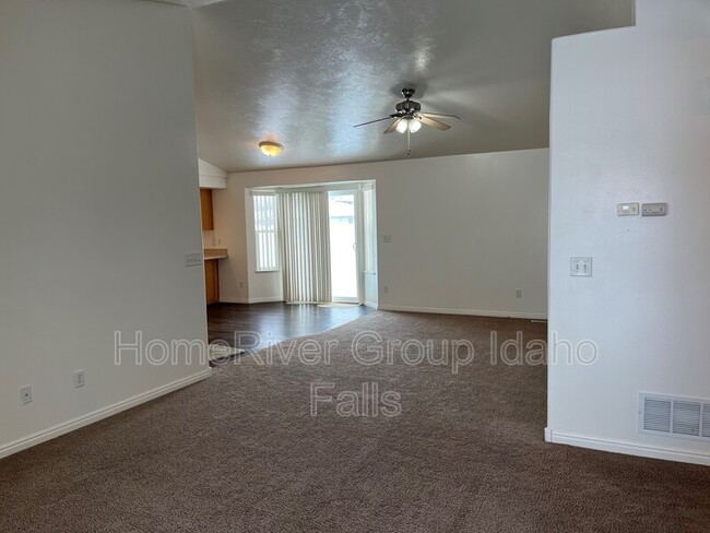 Foto del edificio - 3676 Briar Creek Ln