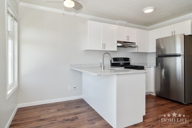 Building Photo - 14535 Sunset Dr