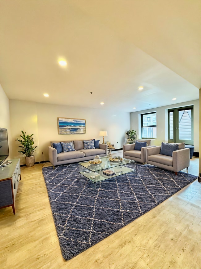 Building Photo - Ivory on Euclid