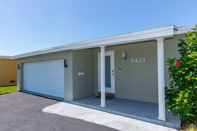 Foto del edificio - 8421 NW 24th St