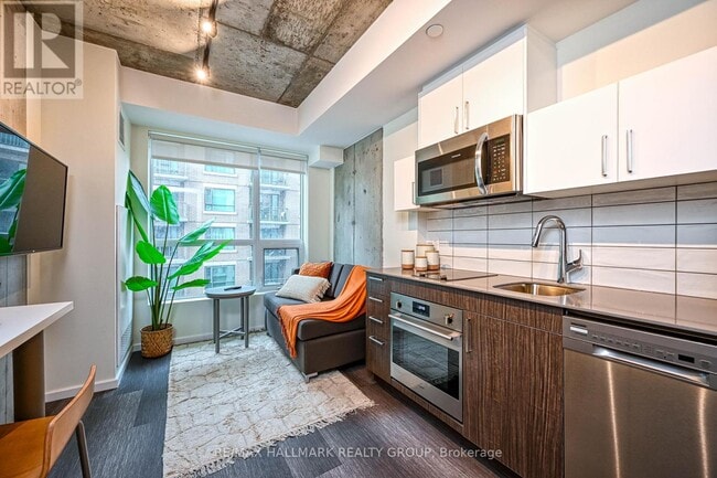 Building Photo - 256-1256 Rideau St