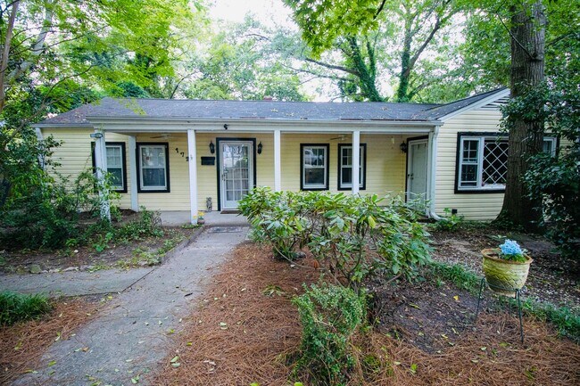 Foto del edificio - 3 Bedroom, 2 Bathroom in the Forest Acres Area - Available July 2026!