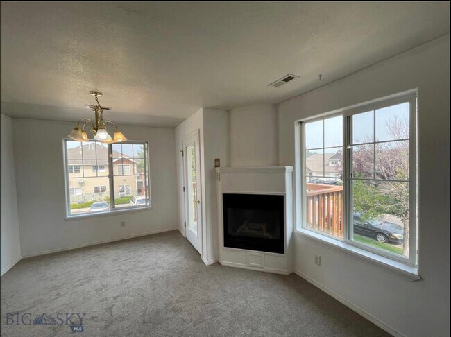 Foto del edificio - 763 Forestglen Dr