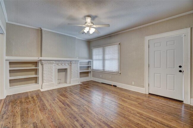 Foto del edificio - 3711 N Military Ave