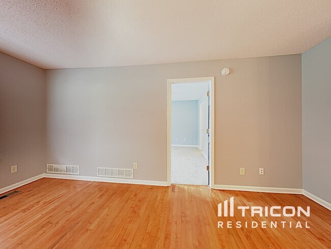 Building Photo - 213 Martins COurt
