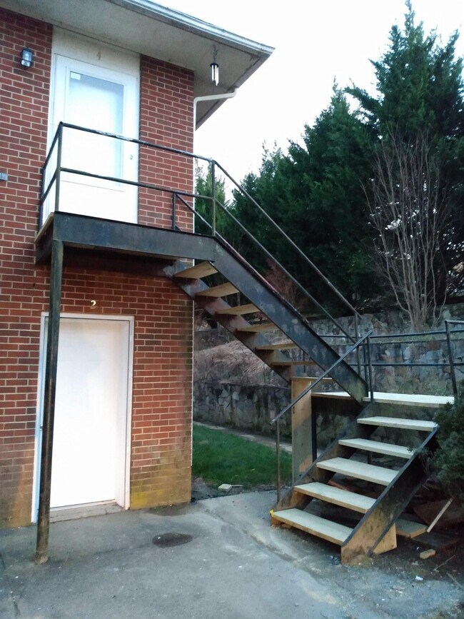 Foto del edificio - 226 Triad Ln