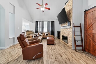 Building Photo - 6730 Oakleaf Trail Ln
