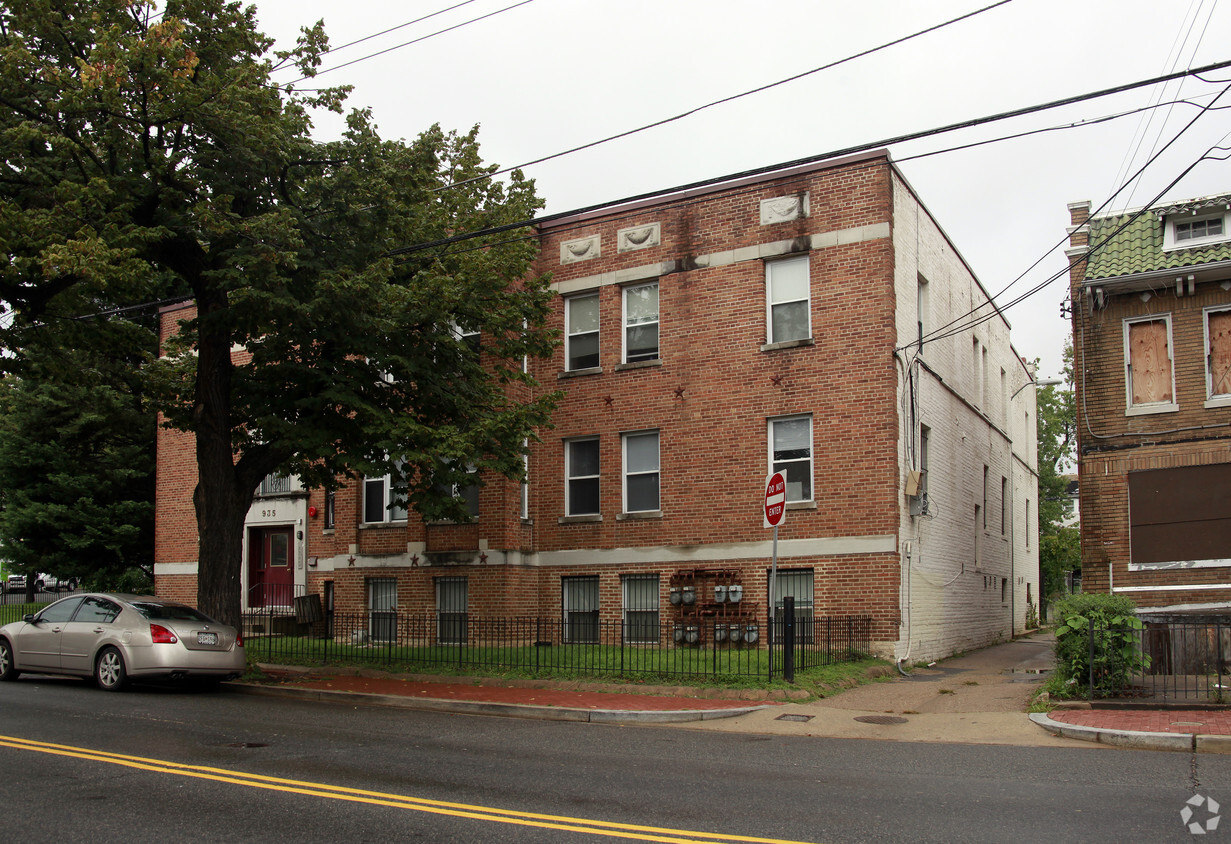 Primary Photo - 935 Kennedy St NW