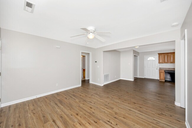Foto del edificio - 800 Linwood Dr NW