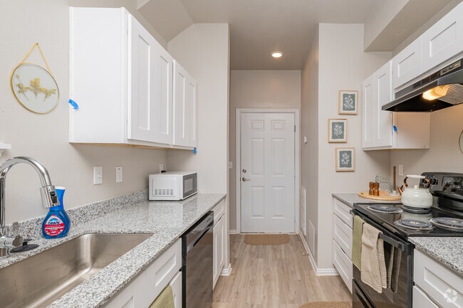 3BR, 2.5BA - 1,400SF - Kitchen - Avalon At OKC I & II