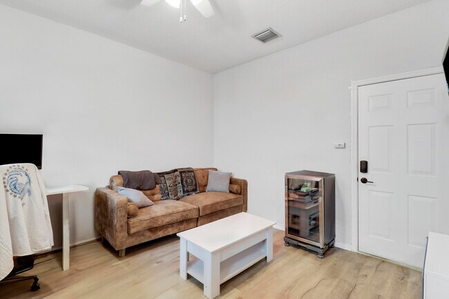 Foto del edificio - 107 Pond Apple Ln