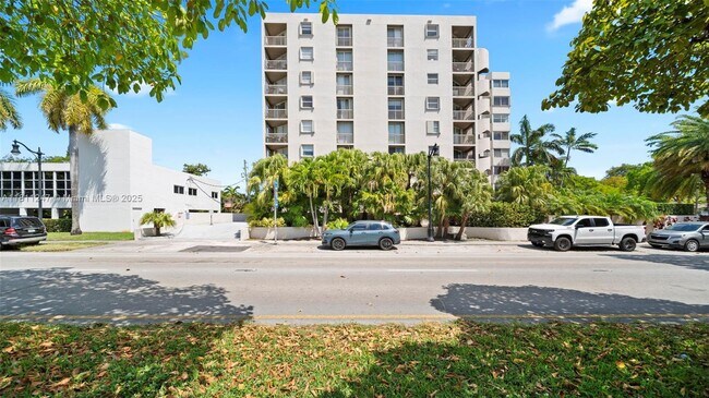 Foto del edificio - 2400 SW 3rd Ave
