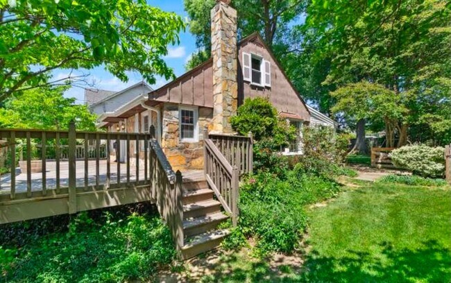 Foto del edificio - 2602 Stone Hedge Dr
